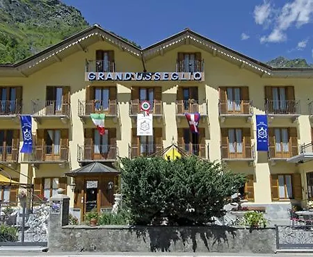 Ξενοδοχείο Grand *